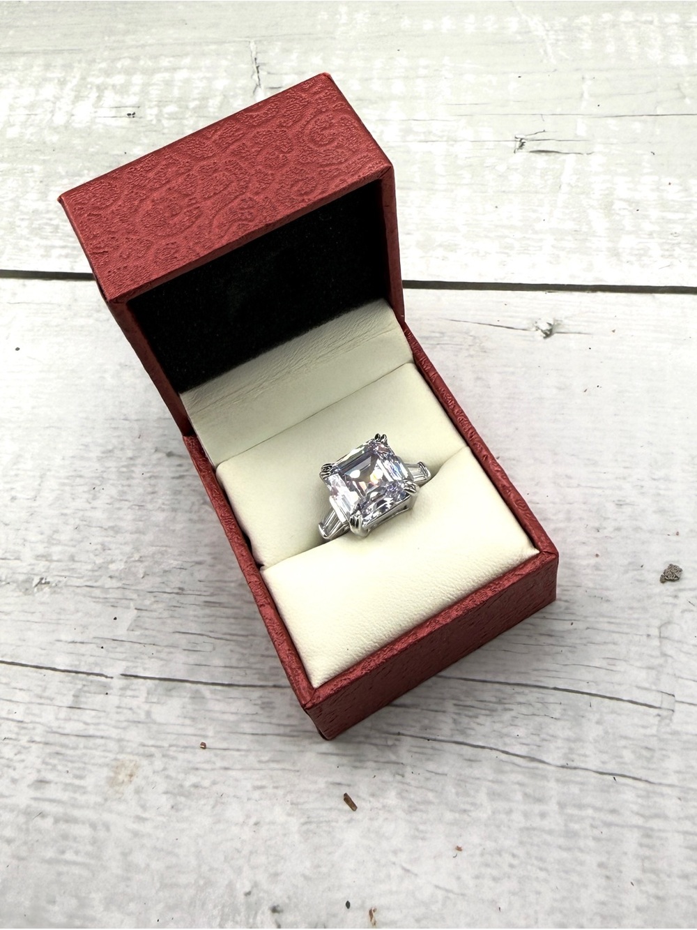 Berricle woman’s size 7 ring